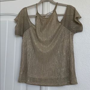 Beautiful Gold peep shoulder top